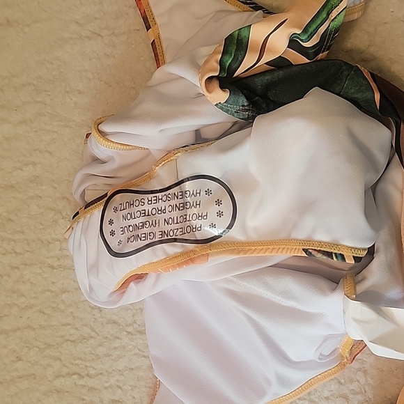 New One piece with matching wrap - Picture 6 of 9